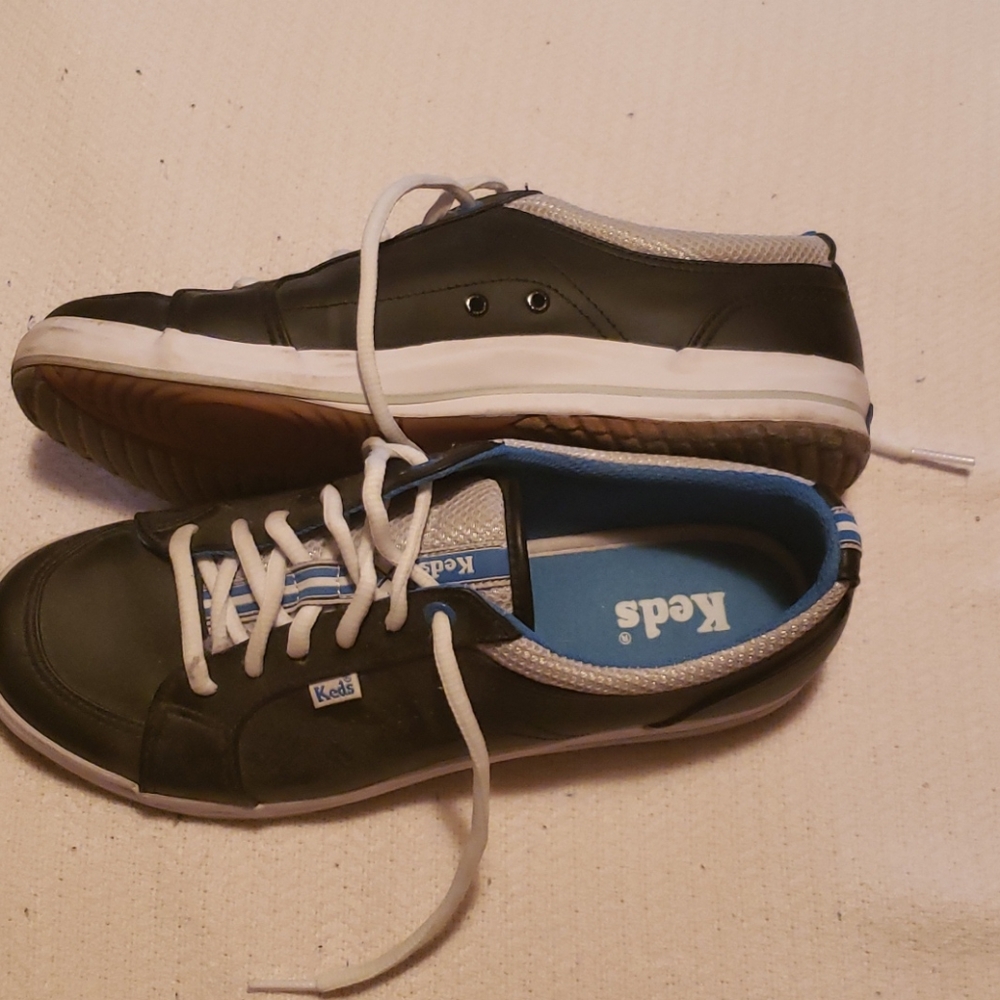 Shoes - Picture 2 of 5